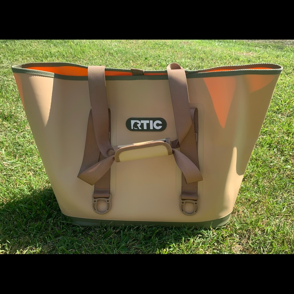 RTIC beach tote